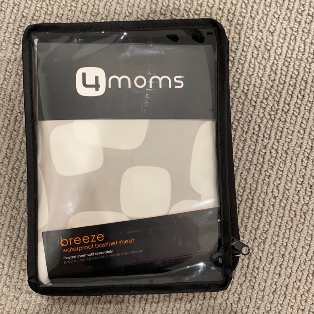 NWT 4Moms breeze waterproof bassinet sheet